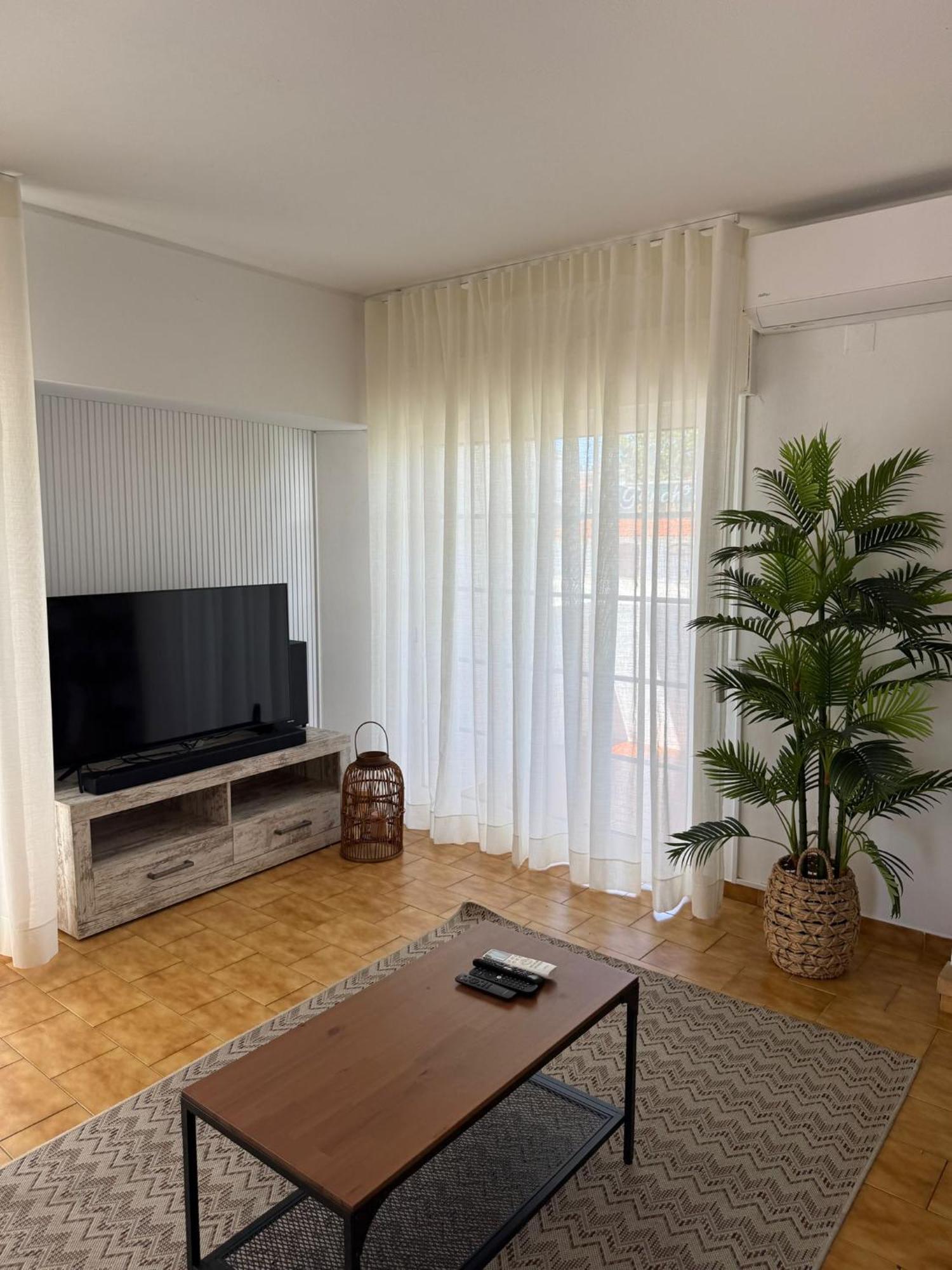 Cozy Oura Apartament